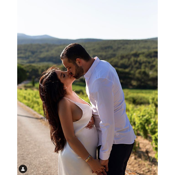 Laura Lempika et Nikola Lozina vont être les parents d'un petit garçon. La nouvelle a été annoncé le 23 juillet 2020.