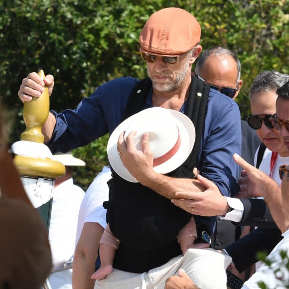 Vincent Cassel, Tina Kunakey et leur fille Amazonie, le 1er septembre 2019 à Venise. 