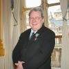 Sir Alan Parker avait reçu en mars 2005 à Paris les insignes de chevalier des Arts et des Lettres des mains du ministre de la Culture Renaud Donnedieu de Vabres. ©Giancarlo Gorassini/ABACA.