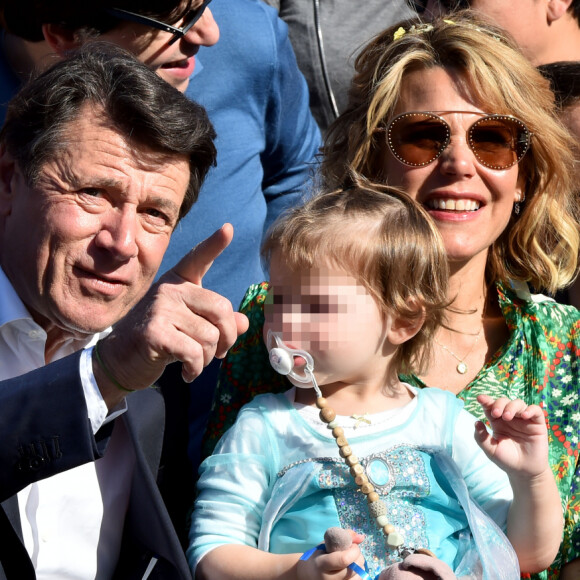 Christian Estrosi, le maire de Nice, sa femme Laura Tenoudji Estrosi et leur fille Bianca - 1er corso fleuri dans le cadre du 136e Carnaval de Nice "Roi de la Mode". Le 15 février 2020. © Bruno Bebert/Bestimage