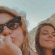 Louane Emera en vacances en Corse avec une amie, le 2 août 2020.