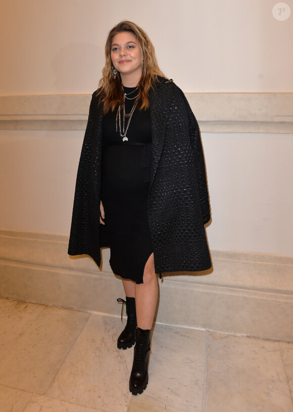 Louane Emera (enceinte) lors du photocall du dernier défilé de mode Haute-Couture printemps-été 2020 "Jean-Paul Gaultier" au théâtre du Châtelet à Paris, France, le 22 janvier 2020. © Veeren-Clovis/Bestimage