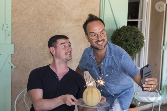 Exclusif - L'humoriste Jarry déjeune chez Jacqueline Franjou avant son spectacle au Festival de Ramatuelle le 1er aout 2020. © Cyril Bruneau / Festival de Ramatuelle / Bestimage