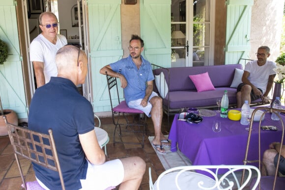 Exclusif - L'humoriste Jarry déjeune chez Jacqueline Franjou avant son spectacle au Festival de Ramatuelle le 1er aout 2020. © Cyril Bruneau / Festival de Ramatuelle / Bestimage