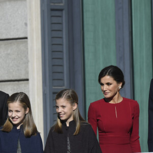 Le roi Juan Carlos Ier d'Espagne, la princesse Leonor, l'infante Sofia, la reine Letizia, le roi Felipe VI d'Espagne lors de la cérémonie de commémoration du quarantième anniversaire de la constitution espagnole au Parlement à Madrid le 6 décembre 2018.