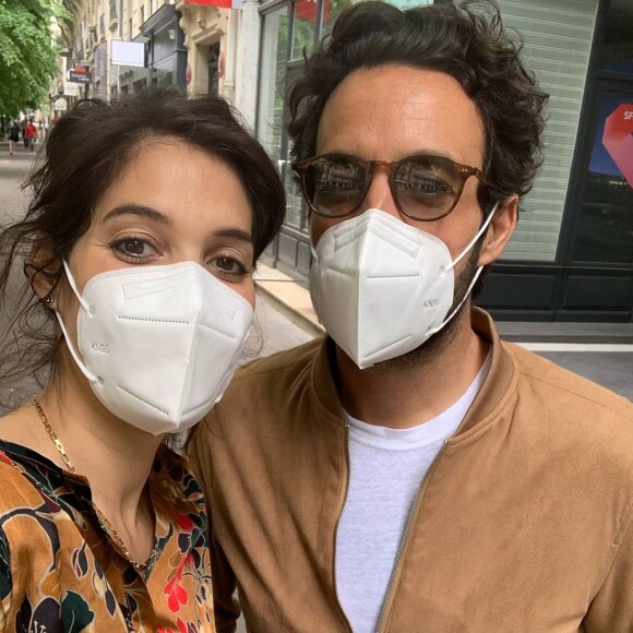 Laurie Cholewa, enceinte, chez elle à Paris. Instagram, avril 2020.