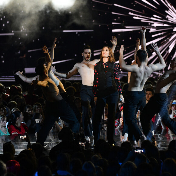 Info - Diffusion de l'émission "Le grand concert de l'été" sur TF1 le 15 août - Exclusif - Zazie - Enregistrement de l'émission "La chanson de l'année" dans les arènes de Nîmes, diffusée en direct sur TF1 le 8 juin © Bruno Bebert / Bestimage 