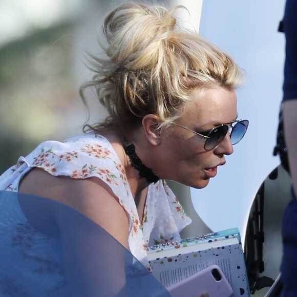 Exclusif - Britney Spears et son fiancé Sam Asghari arrivent à l'hôtel Four Seasons Resort de Santa Barbara, Californie, Etats-Unis, le 6 mars 2020.