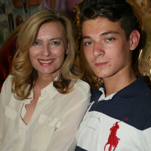 Valérie Trierweiler et son fils Léonard - Inauguration de la Fête des Tuileries à Paris le 26 juin 2015.