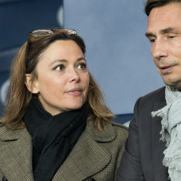 Sandrine Quétier avec son compagnon Sébastien Goales - Célébrités dans les tribunes du parc des princes lors du match de football de ligue 1, le Paris Saint-Germain (PSG) contre En Avant de Guingamp (EAG) à Paris, France, le 29 avril 2018. © Cyril Moreau/Bestimage