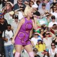 Katy Perry, enceinte, chante pour la finale du ICC Women T20 Cricket World Cup, porte une robe conçue par la créatrice Heather Picchiotino. Melbourne, Australie le 8 mars 2020.