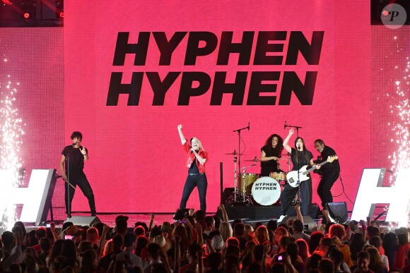 Exclusif - Le groupe Hyphen Hyphen - Enregistrement de l'émission "La chanson de l'année" dans les arènes de Nîmes, diffusée en direct sur TF1 le 8 juin. © Bruno Bebert / Bestimage