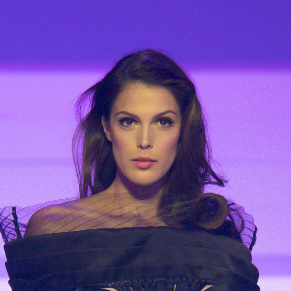 Iris Mittenaere (Miss France 2016 et Miss Univers 2016) lors du dernier défilé de mode Haute-Couture printemps-été 2020 "Jean-Paul Gaultier" au théâtre du Châtelet à Paris, France, le 22 janvier 2020.