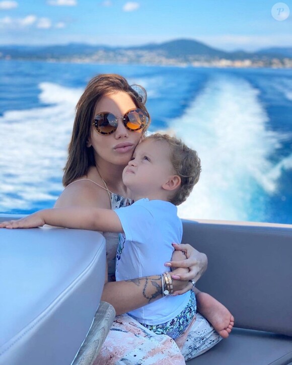 Manon Marsault avec son fils Tiago, le 16 juin 2020