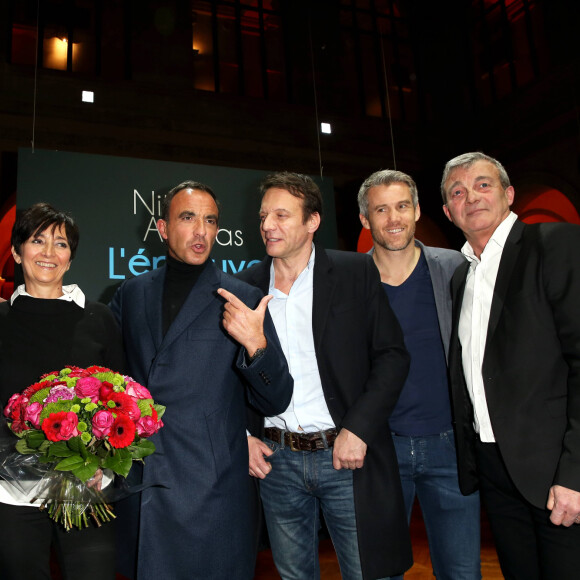 Patrick Fiori, Laurence et Pierre Lemarchal (les parents de Grégory Lemarchal), Nikos Aliagas, Samuel Le Bihan, Mickaël Landreau - Vernissage de l'exposition "L'épreuve du Temps" de Nikos Aliagas au Palais Brongniart à Paris. © Dominique Jacovides/Bestimage