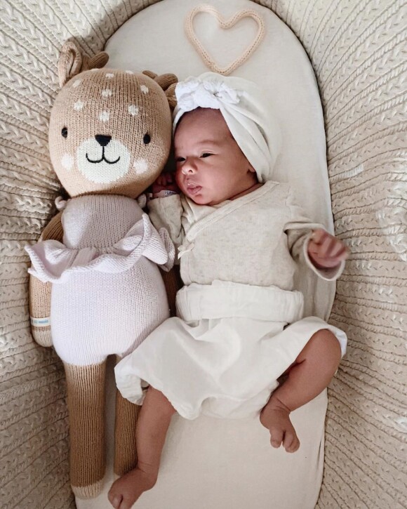 Julia Flabat et Eddy Papeo ont accueilli leur fille Ella le 27 août 2020. Ils sont déjà parents du petit Edan, 3 ans le 3 septembre 2020.