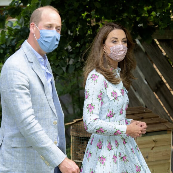 Le prince William, duc de Cambridge, et Kate Middleton, duchesse de Cambridge, en visite à la maison de retraite "Shire Hall Care Home" à Cardiff pour rencontrer le personnel, les résidents et leurs familles.