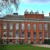 Vue (en avril 2011) de Kensington Palace et de ses jardins, résidence officielle du duc et de la duchesse de Cambridge, à Londres, où un corps a été retrouvé le samedi 29 août 2020.