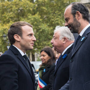 Le président Emmanuel Macron, Gérard Larcher, président du Sénat, le premier ministre Edouard Philippe - Dépot de gerbe par le Président de la République devant la statue Clemenceau à Paris à l'occasion de la commémoration de l'armistice du 11 novembre 1918 le 11 novembre 2017. © Eliot Blondet / Pool / Bestimage