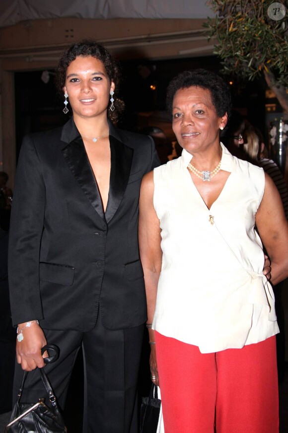 Jacqueline et Marie Tabarly, -  sac Lancel et bijoux Van Cleef & Arpels  - femme et fille d'Eric Tabarly, ont célébré le centenaire de Tuiga avec le prince Albert, le 19 septembre 2009