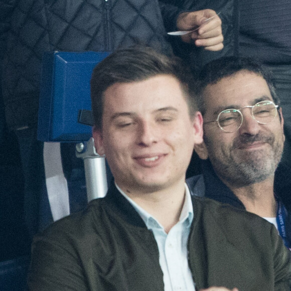 Joey Starr (JoeyStarr) et ses fils Mathis Morville et Khalil Morville dans les tribunes du Parc des Princes lors du match de Coupe de France opposant le Paris Saint-Germain contre Dijon Football Côte-d'Or à Paris, France, le 26 février 2019. le PSG à gagné 3-0. 