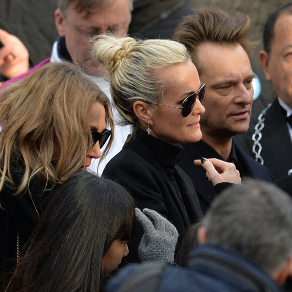 Laeticia Hallyday, ses filles Joy et Jade, Laura Smet, David Hallyday - Sorties de l'église de la Madeleine après les obsèques de Johnny Hallyday à Paris  © Veeren / Bestimage 