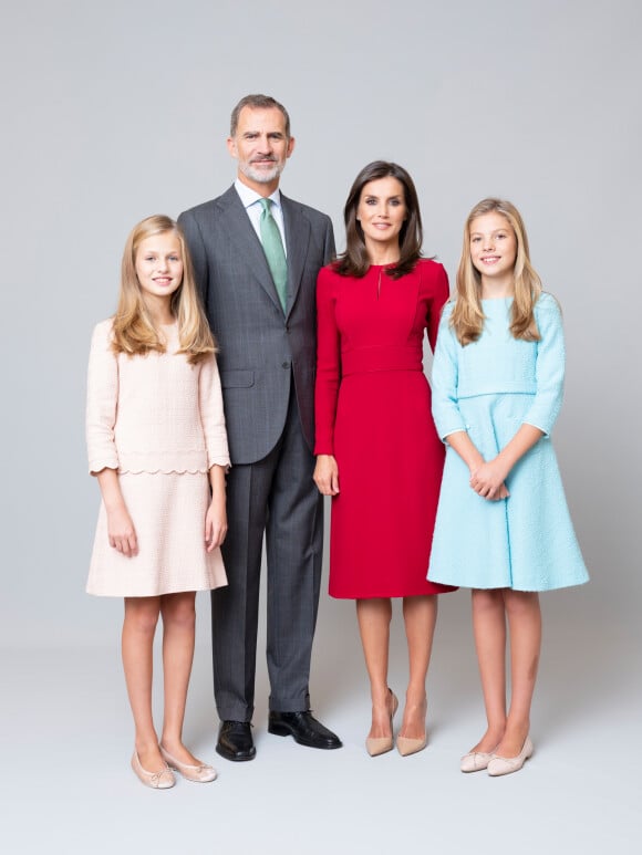 Le roi Felipe VI et la reine Letizia d'Espagne, la princesse Leonor et l'infante Sofia d'Espagne - Photos officielles de la famille royale d'Espagne à Madrid.