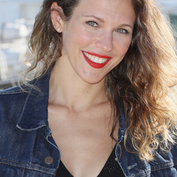 Naissance - Lorie Pester est maman pour la première fois d'une petite fille prénommée Nina - Lorie Pester (Laure) pour le feuilleton télévisé "Demain nous appartient" au photocall du quatrième jour du festival international du film de La Rochelle, France, le 15 septembre 2018. © Patrick Bernard/Bestimage