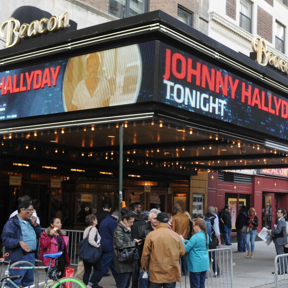 Johnny Hallyday était en concert au "Beacon Theatre" à New York. Le chanteur a fait salle comble, devant sa femme Laeticia et ses filles Jade et Joy. Le 6 mai 2014
