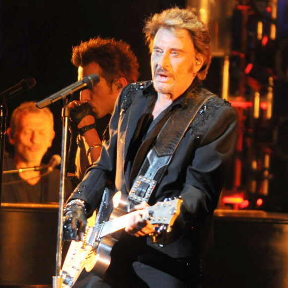 Johnny Hallyday était en concert au "Beacon Theatre" à New York. Le chanteur a fait salle comble, devant sa femme Laeticia et ses filles Jade et Joy. Le 6 mai 2014
