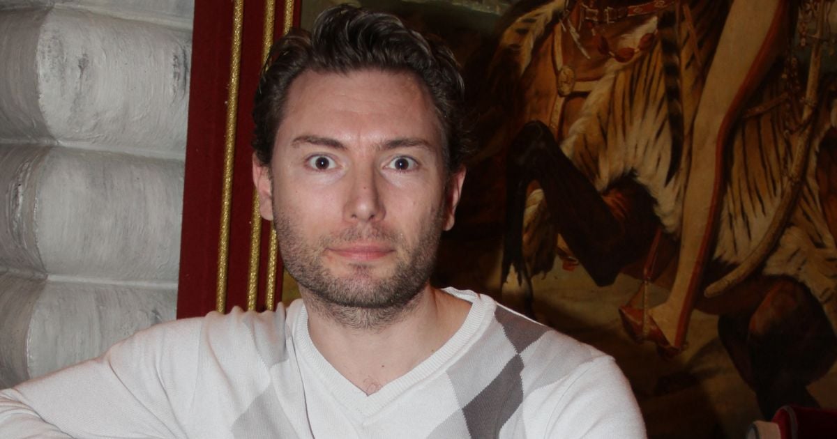 Exclusif - Fred Cauvin pose dans un restaurant à Paris ...