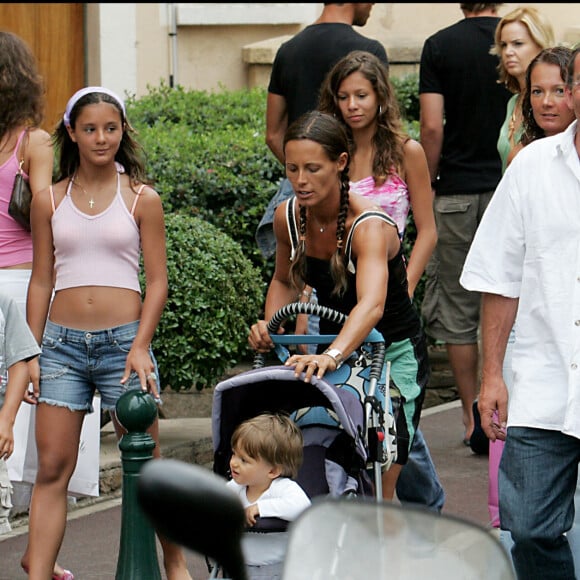 Jean-Pierre Pernaut et sa femme Nathalie Marquay passent leurs vacances à Saint Tropez avec leurs enfants