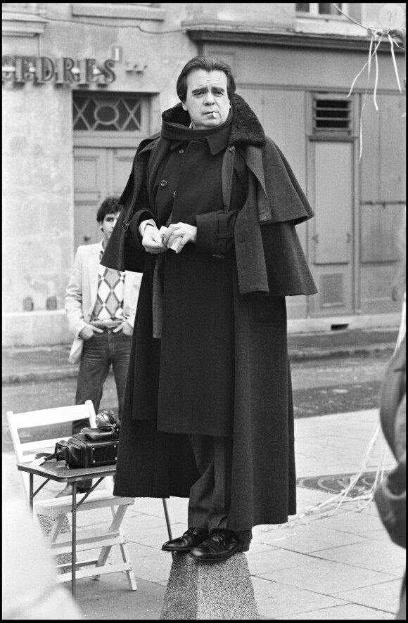 Michael Lonsdale sur le tournage du film "Enigma" à Paris en 1981.