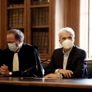 Exclusif - Bernard Tapie intervient lors de la promotion 2020 de la conférence des avocats du barreau de Paris, 11ème séance du premier tour, à la bibliothèque de l'ordre à Paris. Le 7 septembre 2020. © Dominique Jacovides / Bestimage 