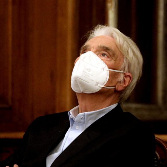 Exclusif - Bernard Tapie intervient lors de la promotion 2020 de la conférence des avocats du barreau de Paris, 11ème séance du premier tour, à la bibliothèque de l'ordre à Paris. Le 7 septembre 2020. © Dominique Jacovides / Bestimage 
