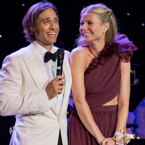 Gwyneth Paltrow et Brad Falchuk lors de leur fête à Los Angeles, le 14 avril 2018.