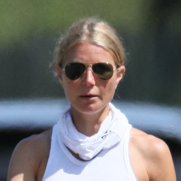 Exclusif - Gwyneth Paltrow est allée faire une séance de sport sur la plage avec une amie dans les Hamptons, le 7 septembre 2020.