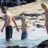 Exclusif - Gwyneth Paltrow passe ses vacances de Noel en famille à Hawaii. Pour le Nouvel An, la petite famille a profité de la plage, du paddle ou du farniente le 1er janvier 2014.