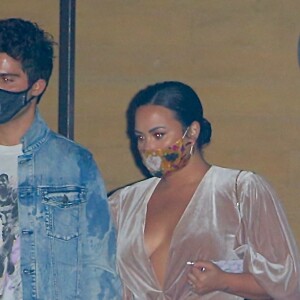 Demi Lovato est allée diner avec son fiancé Max Ehrich au restaurant Nobu dans le quartier de Malibu à Los Angeles pendant l'épidémie de coronavirus (Covid-19), le 2 août 2020 