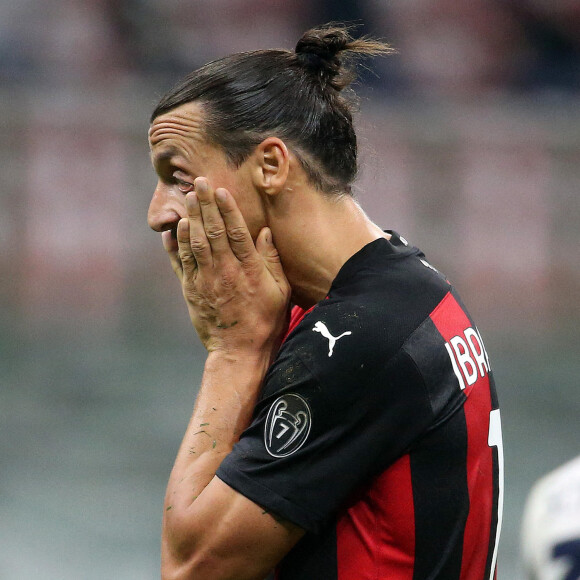 Zlatan Ibrahimovic, photographié lors du match AC Milan - Bologne, a contracté le Covid-19.