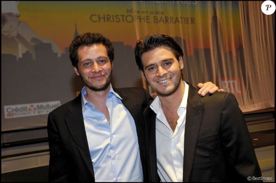 Jonathan et Julien Dassin lors de la générale de la comédie musicale &quot;Il était une fois... Joe Dassin&quot; au Grand Rex à Paris, le 7 octobre 2010.
