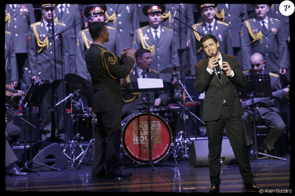 Exclusif - Julien Dassin (le jour de son anniversaire) invité d&#039;honneur des Choeurs de l&#039;Armée Rouge MVD pour un hommage à son père Joe Dassin à la salle Pleyel à Paris, France, le 22 mars 2017. Les Choeurs de l&#039;Armée Rouge MVD de retour sur scène en France du 21 au 26 mars 2017. © Alain Guizard/Bestimage
