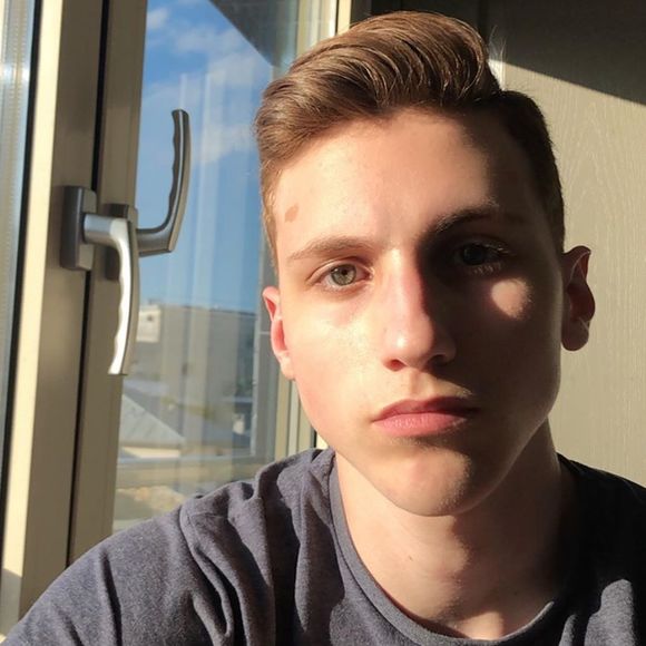 Kezian, le fils de Frank Delay fête ses 18 ans (septembre 2020).