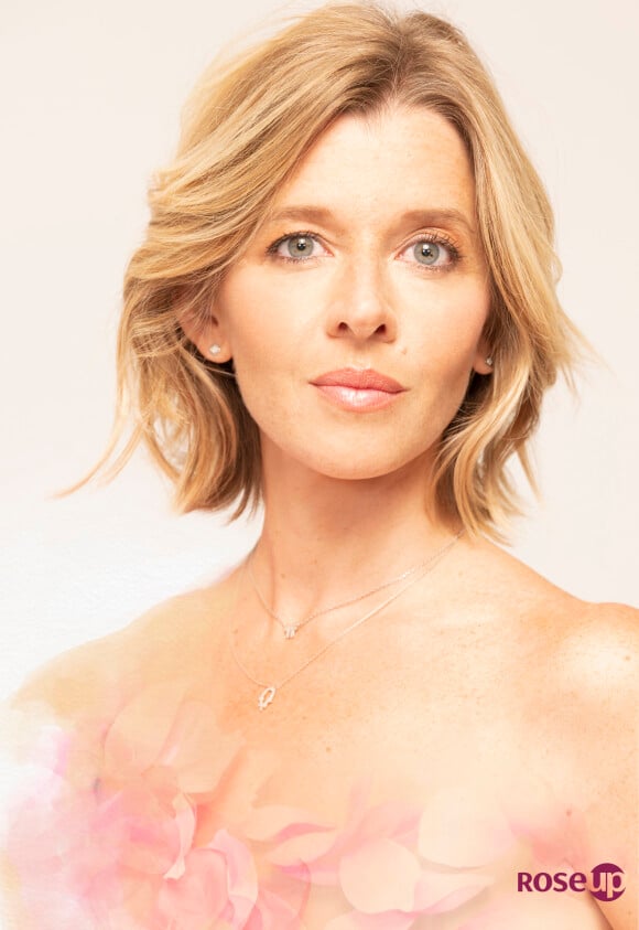 Wendy Bouchard se dénude pour RoseUp association, un pied-de-nez au comité Miss France. Campagne de sensibilisation sur le cancer du sein.