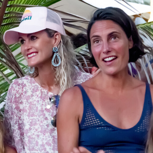 Exclusif - Carole Gruson (la grande prêtresse du restaurant cabaret burlesque "Le Ti' St Barth"), Laeticia Hallyday et Alessandra Sublet lors du St-Barth Family Festival 2019 à l'hôtel Manapany sur l'île de Saint-Barthélemy, Antilles française, France, le 8 août 2019. © Xavier Merchet-Thau/PhotoStBarth/Bestimage 