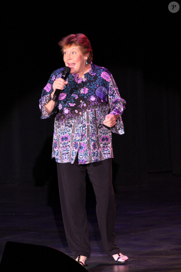 Helen Reddy sur la scène du Orleans Shomroom, Orleans Hotel & Casino à Las Vegas, en 2014