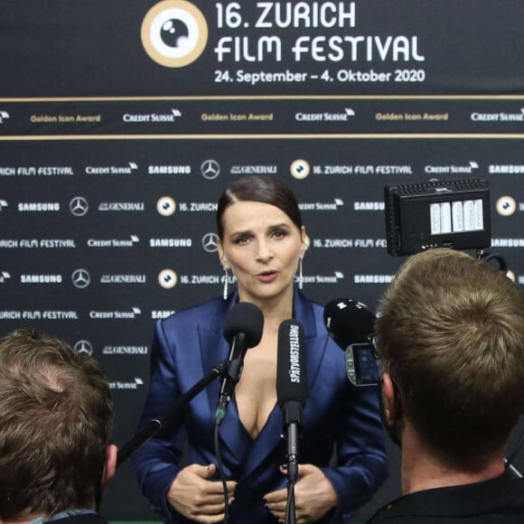 Juliette Binoche lors de la première du film "La bonne épouse" au festival du film de Zurich le 30 septembre 2020. © Imago / Panoramic / Bestimage