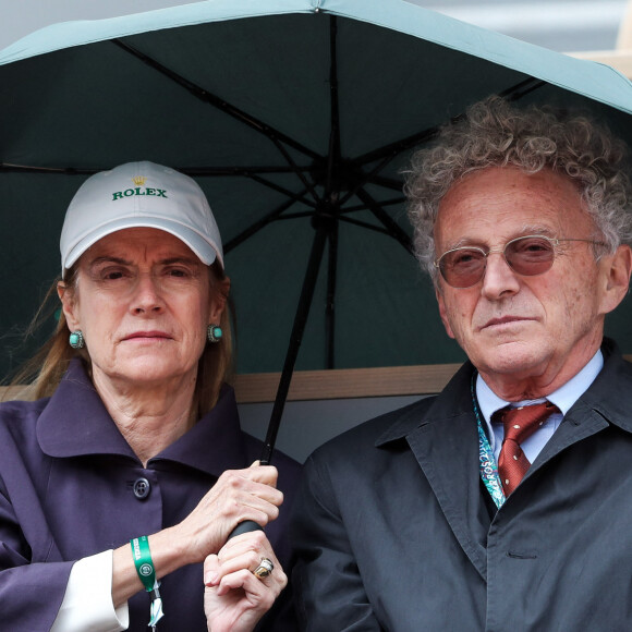 Nelson Monfort et sa femme Dominique Monfort - Célébrités dans les tribunes des internationaux de France de tennis de Roland Garros à Paris, France, le 7 juin 2019. © Cyril Moreau/Bestimage