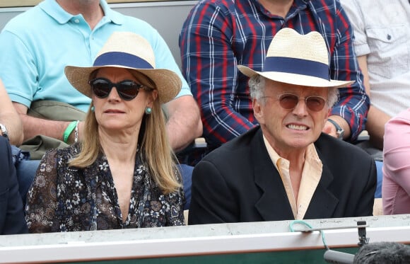 Nelson Monfort et sa femme Dominique dans les tribunes lors des internationaux de tennis de Roland Garros à Paris, France, le 3 juin 2019. © Jacovides-Moreau/Bestimage
