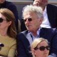 Nelson Monfort et sa femme Dominique dans les tribunes des internationaux de tennis de Roland Garros à Paris, France, le 27 mai 2019. © Jean-Baptiste Autissier/Panoramic/Bestimage